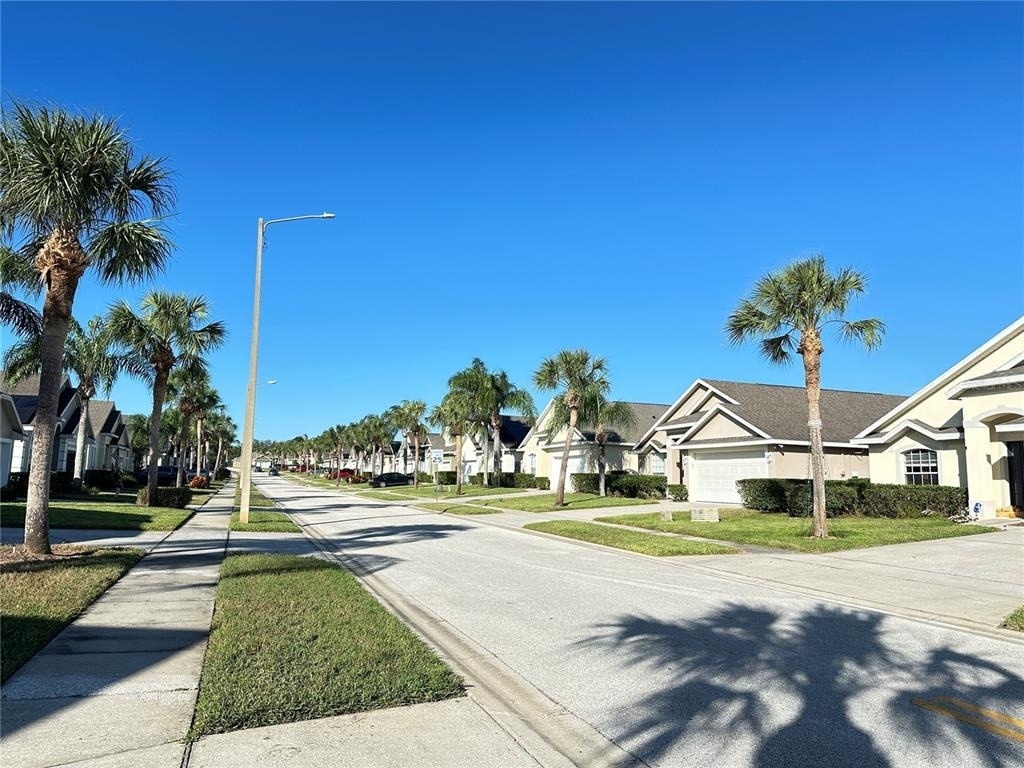 16724 Rolling Green Drive - Photo 3