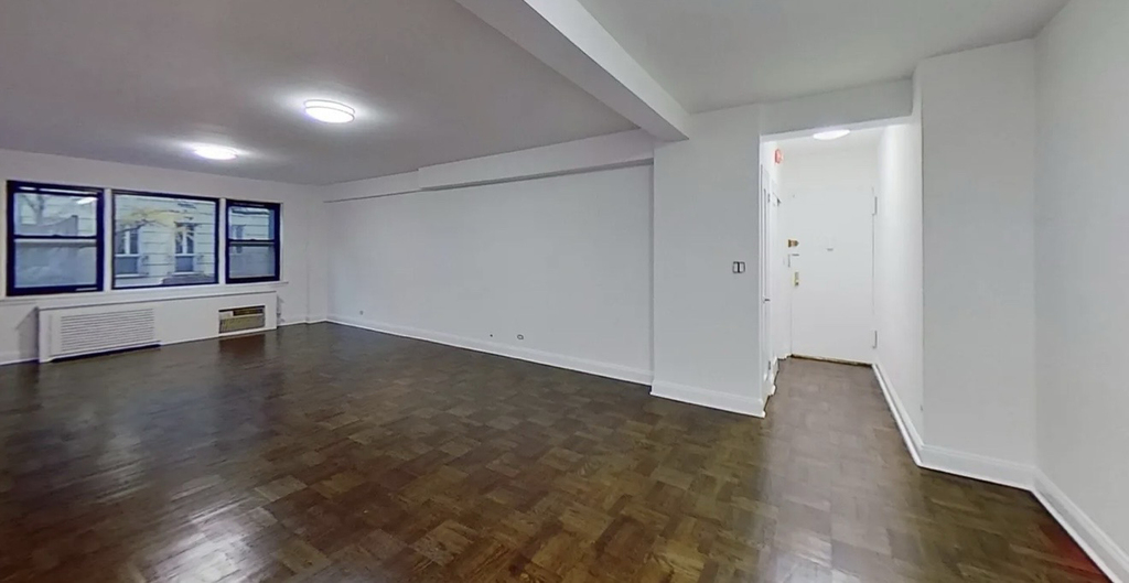 20 Beekman Place - Photo 2