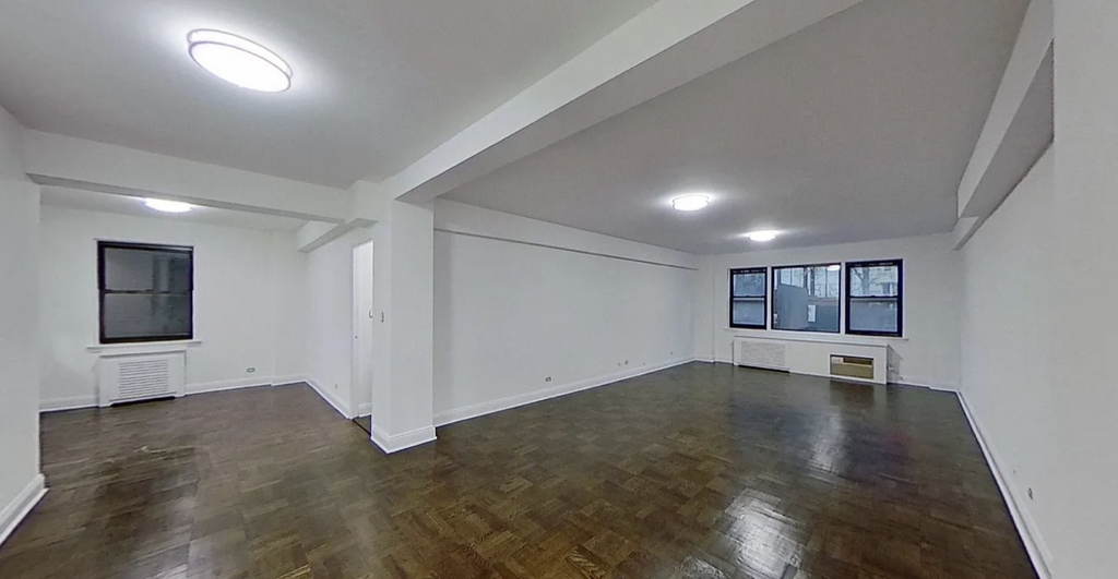 20 Beekman Place - Photo 0