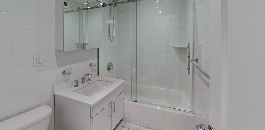 20 Beekman Place - Photo 7