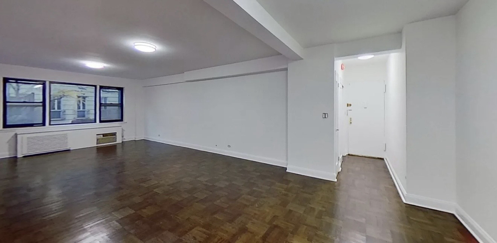 20 Beekman Place - Photo 3