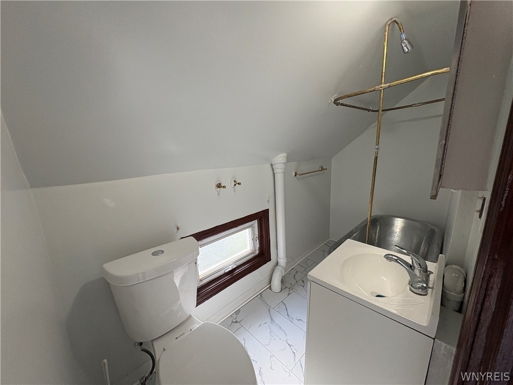 143 Reo- Upper Avenue - Photo 13