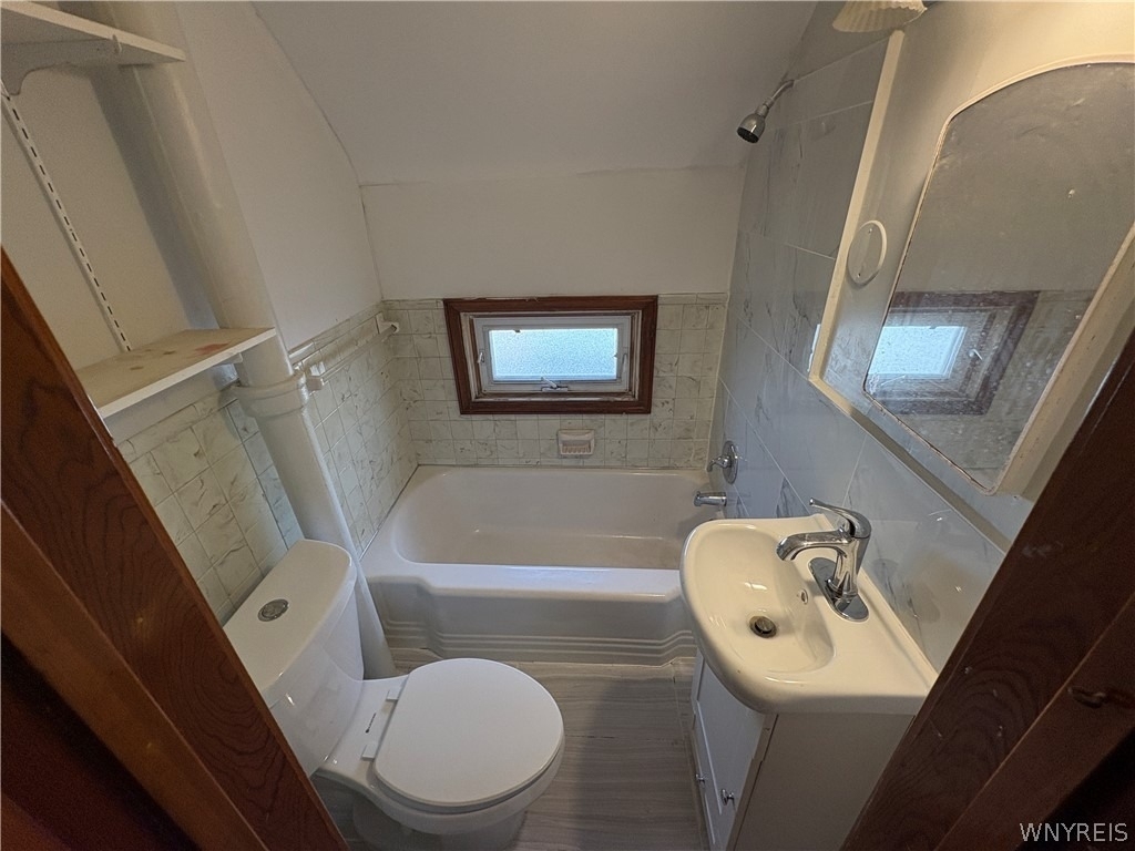 143 Reo- Upper Avenue - Photo 6