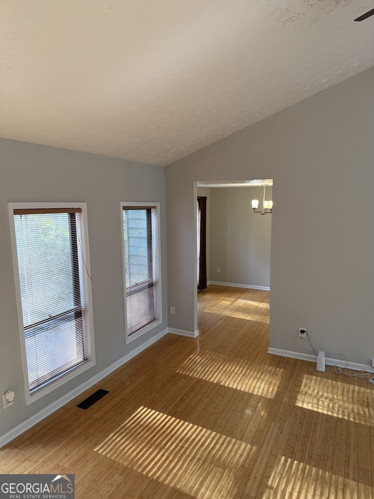 82 Geraldine Drive Se - Photo 9