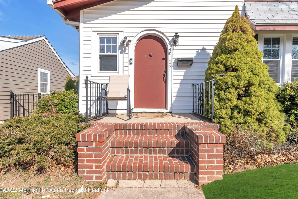 102 Dixon Avenue - Photo 1