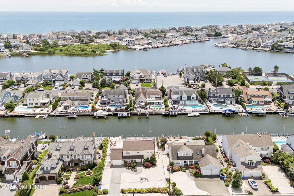 242 Curtis Point Drive - Photo 39