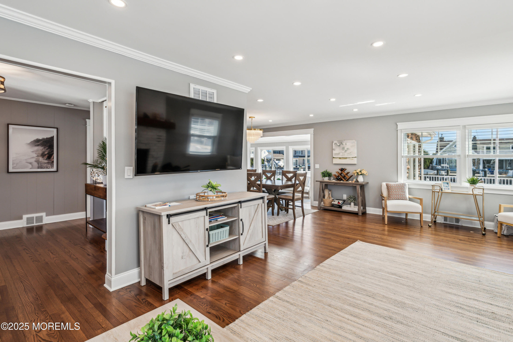 242 Curtis Point Drive - Photo 8