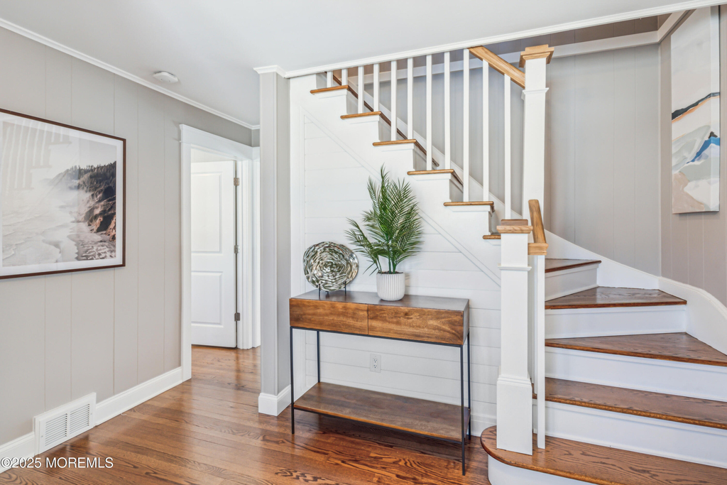 242 Curtis Point Drive - Photo 3