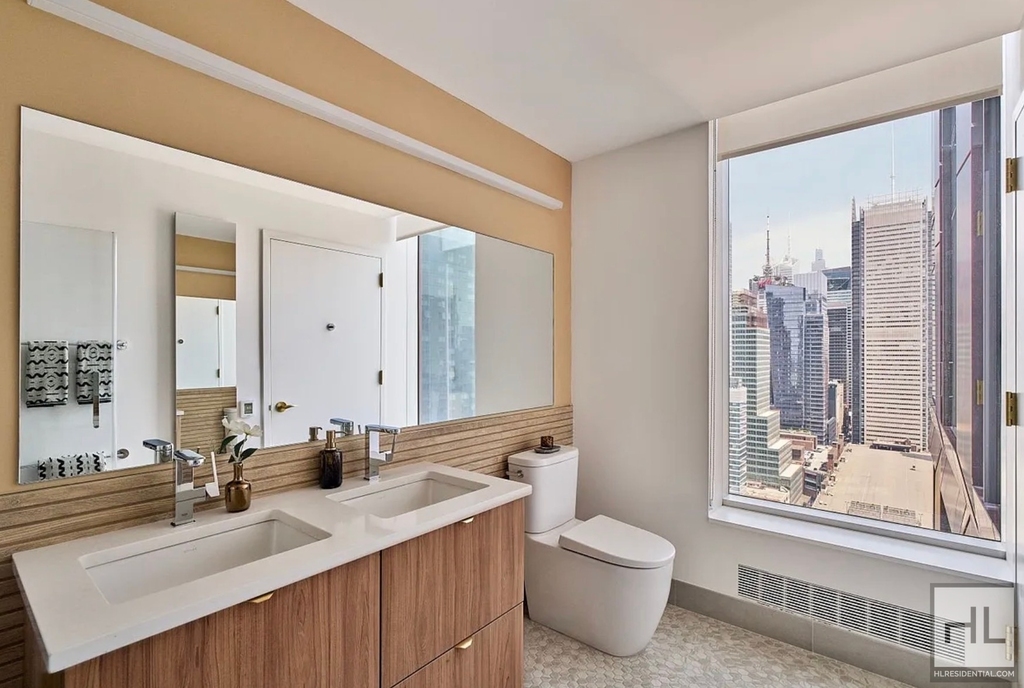 10th Avenue - Photo 2