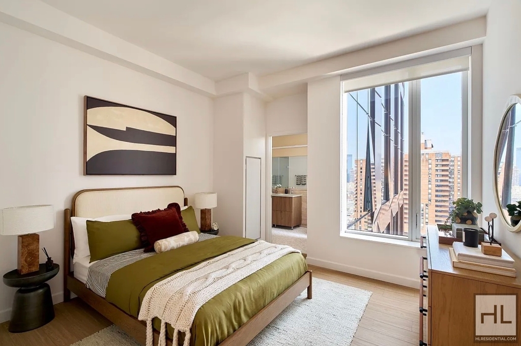 10th Avenue - Photo 3