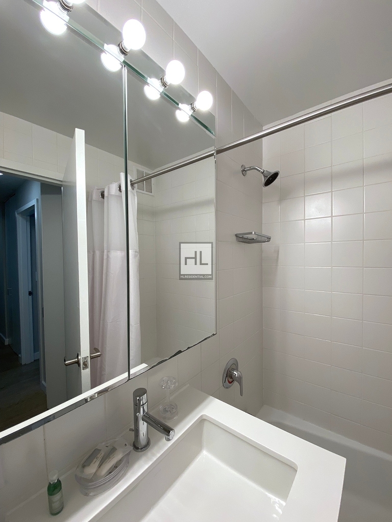 Second Avenue - Photo 3