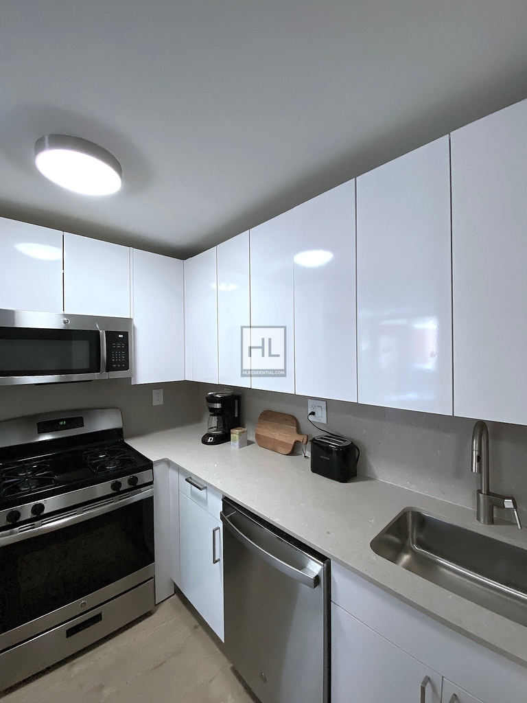Second Avenue - Photo 1