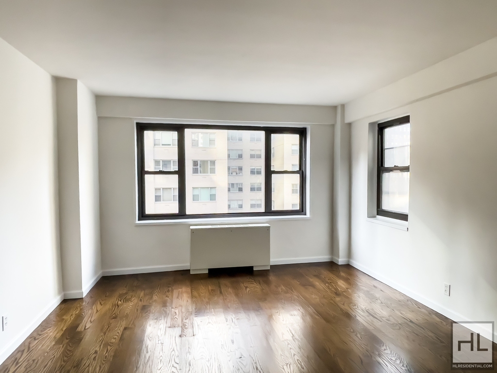 East 56 Street - Photo 2