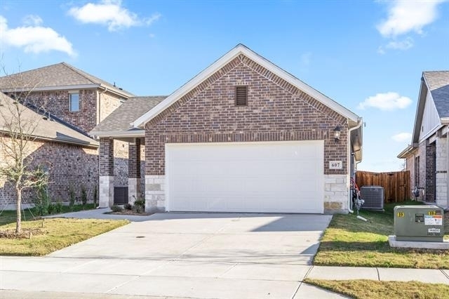 607 Clover Creek - Photo 1