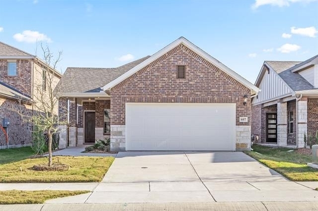 607 Clover Creek - Photo 0
