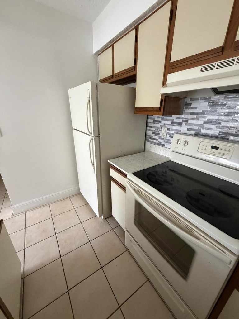 1285 Sw 46th Avenue - Photo 5