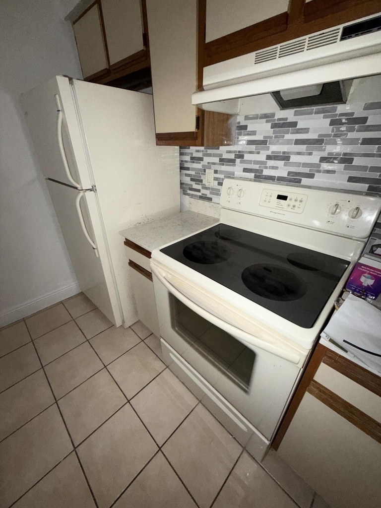 1285 Sw 46th Avenue - Photo 2