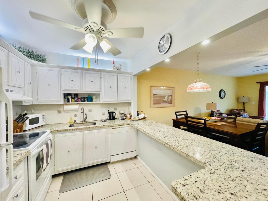 257 S Cypress Road - Photo 4