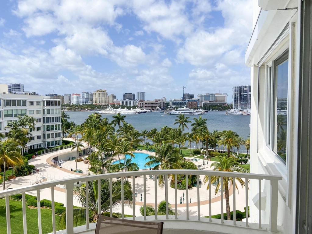 44 Cocoanut Row - Photo 1