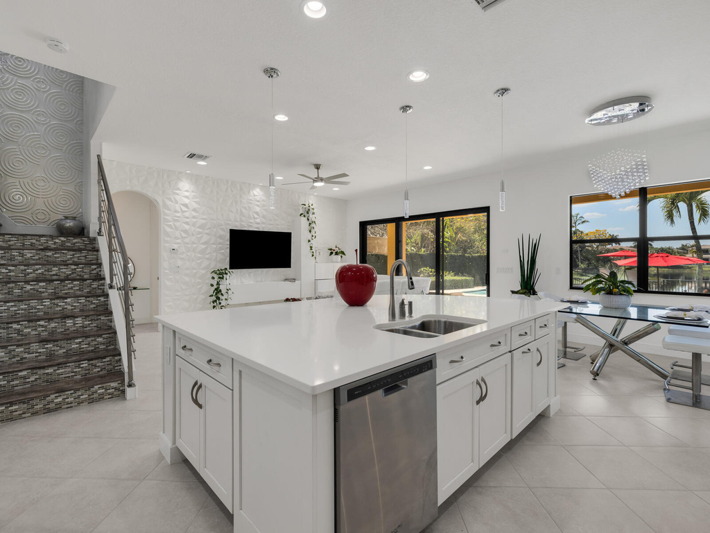 8256 Bradford Way - Photo 14