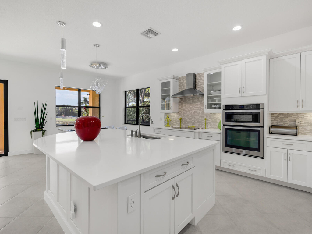 8256 Bradford Way - Photo 13
