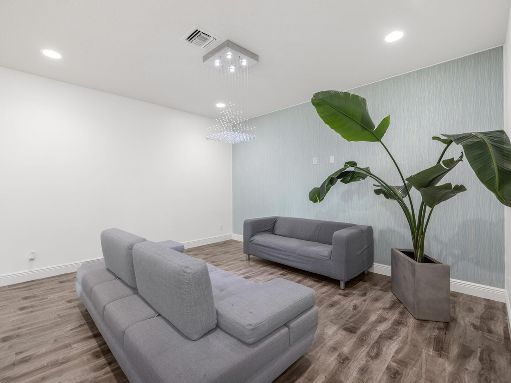 8256 Bradford Way - Photo 36
