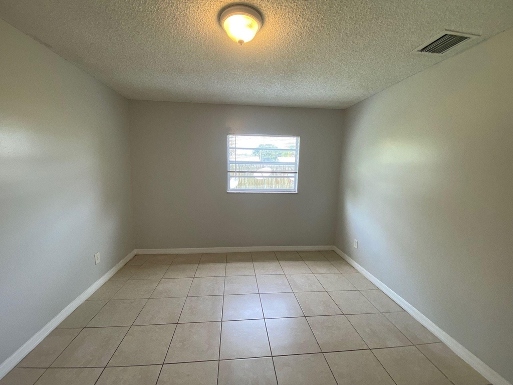 3208 Louisiana Avenue - Photo 2