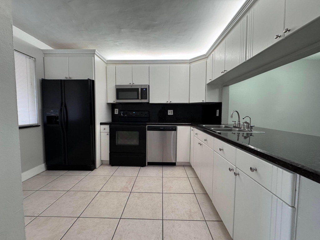 193 Lakeview Drive - Photo 3