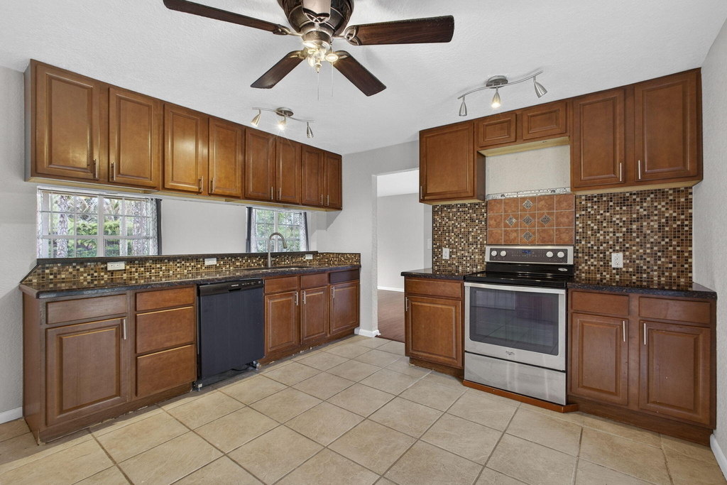 16932 Okeechobee Boulevard - Photo 24