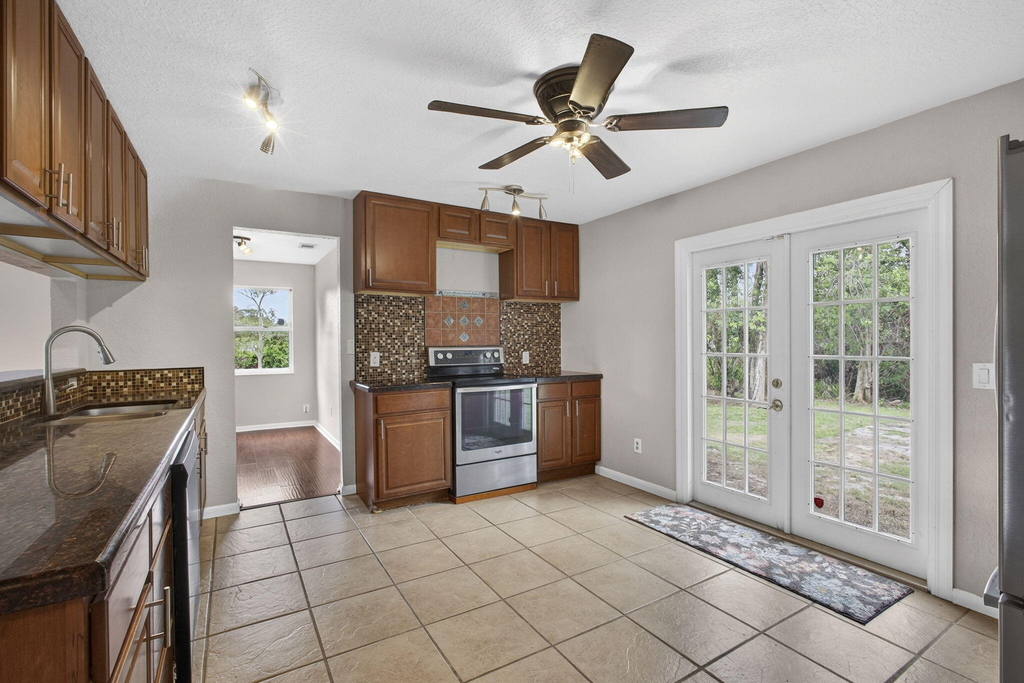 16932 Okeechobee Boulevard - Photo 21