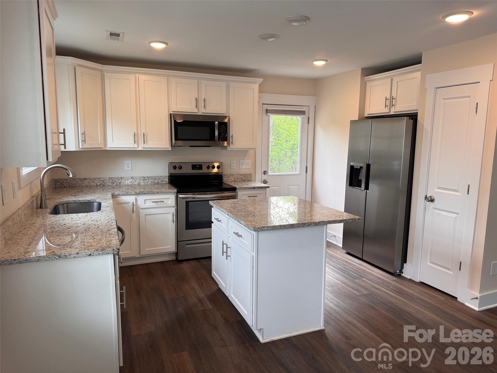 516 Beacon Street - Photo 3