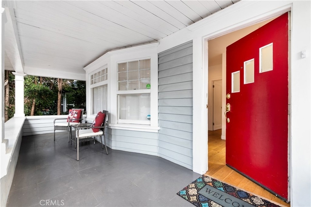 6008 Carlton Way - Photo 2