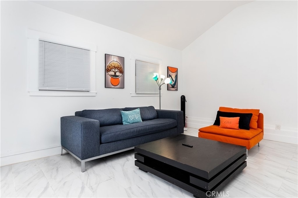 6008 Carlton Way - Photo 27