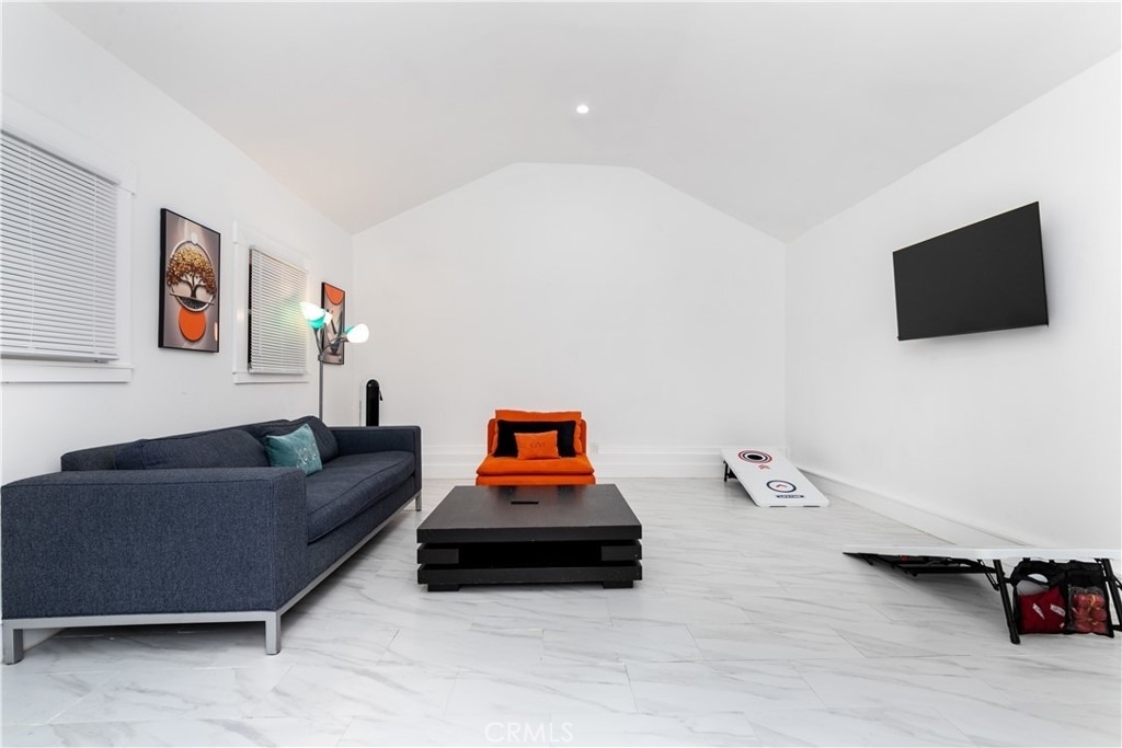 6008 Carlton Way - Photo 26