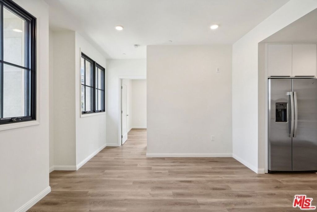 951 S Wilton Place - Photo 2