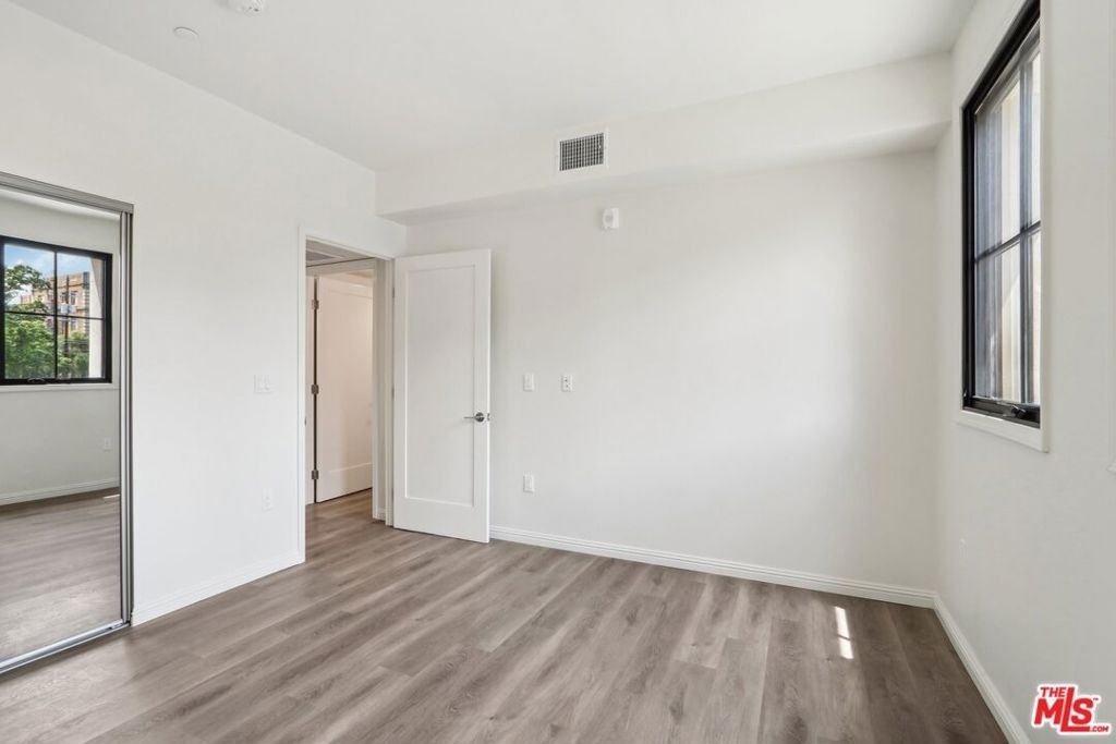 951 S Wilton Place - Photo 9