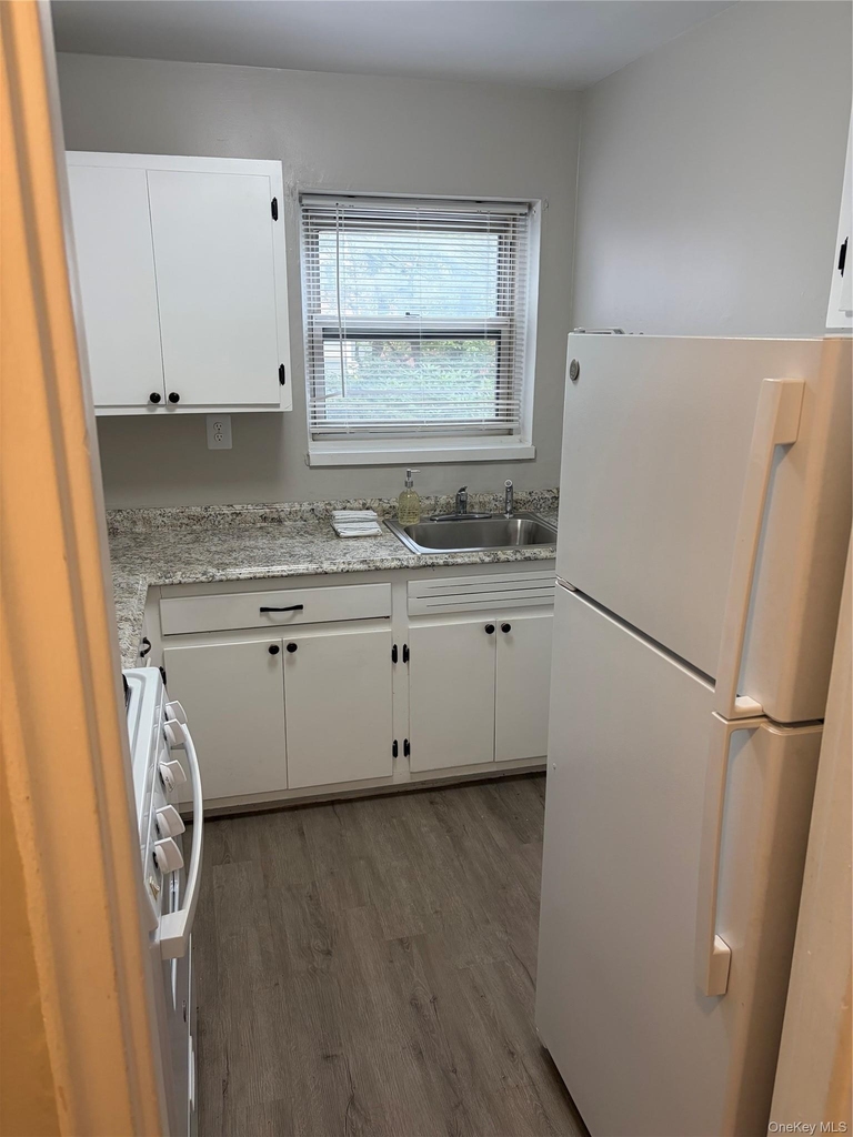 320 S Broadway - Photo 6