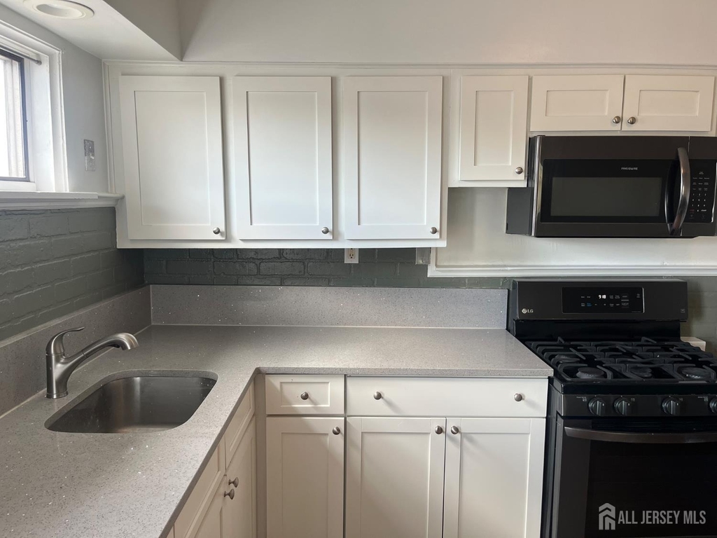 110 Oak Tree Avenue - Photo 1