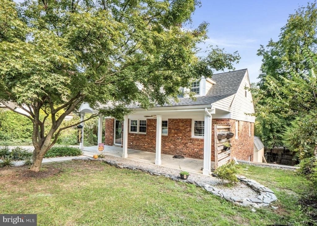 2617 E Maple Street - Photo 1