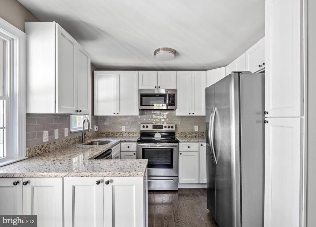 2617 E Maple Street - Photo 2