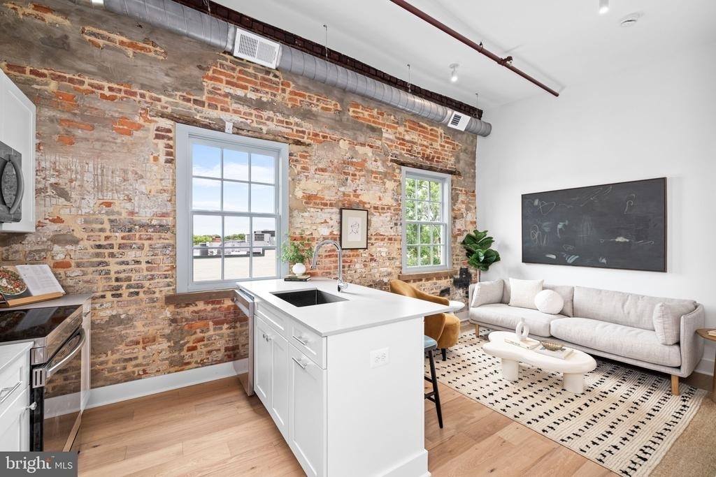 901 King Street - Photo 2