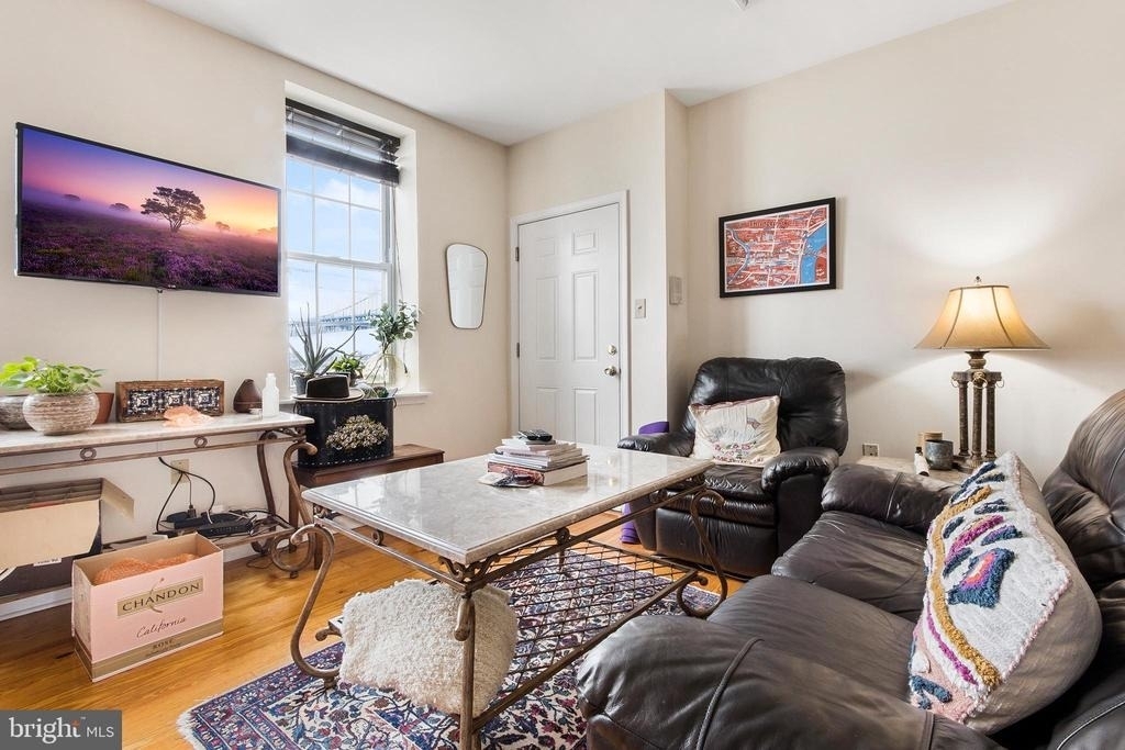 321 N Front Street - Photo 2