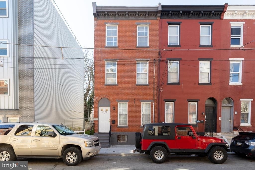 1706 N Willington Street - Photo 0