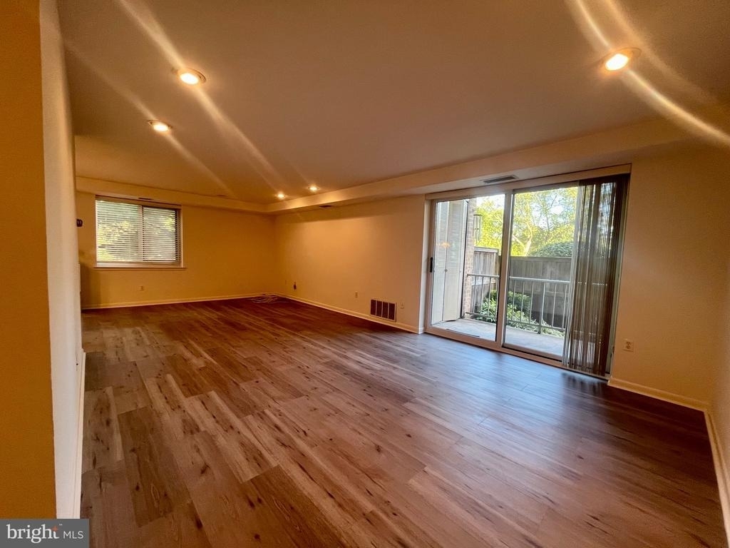 1637 Oakwood Drive - Photo 4