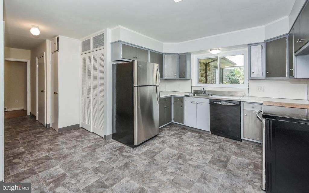 8104 Heacock Lane - Photo 6