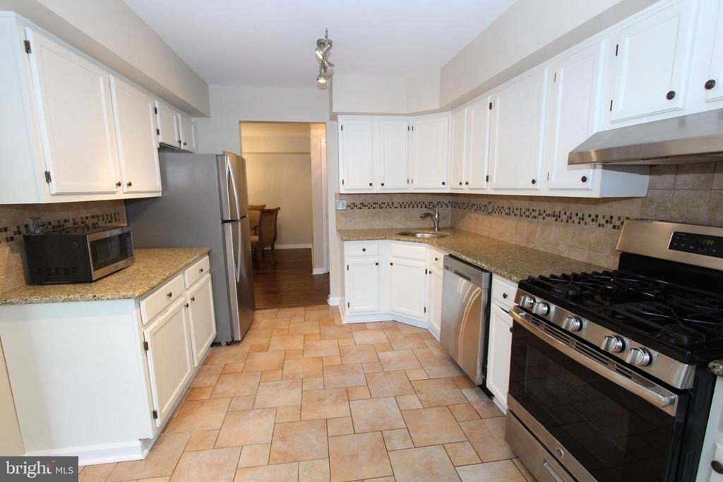 110 Biscayne Court - Photo 12