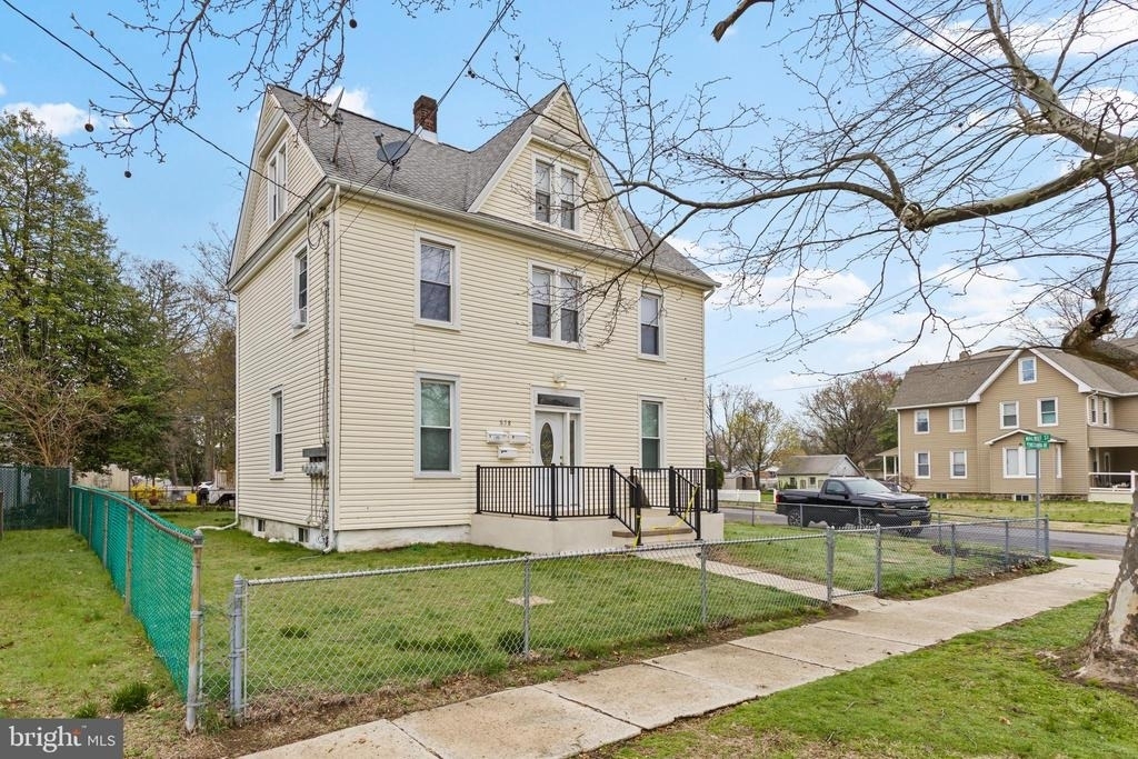 638 Pennsylvania Avenue - Photo 3