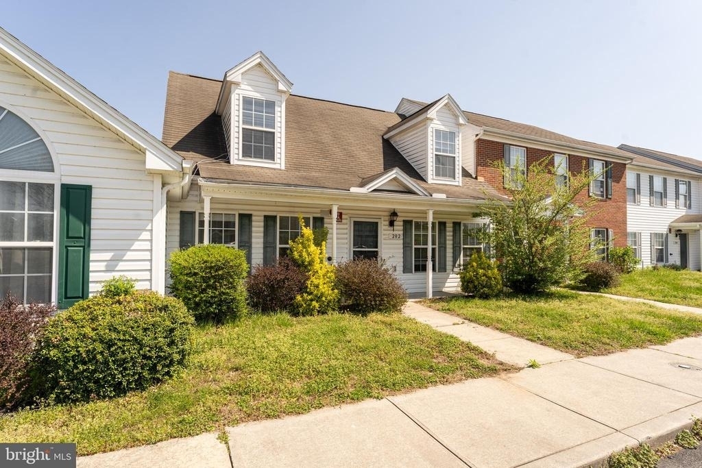 202 Carsons Court - Photo 1