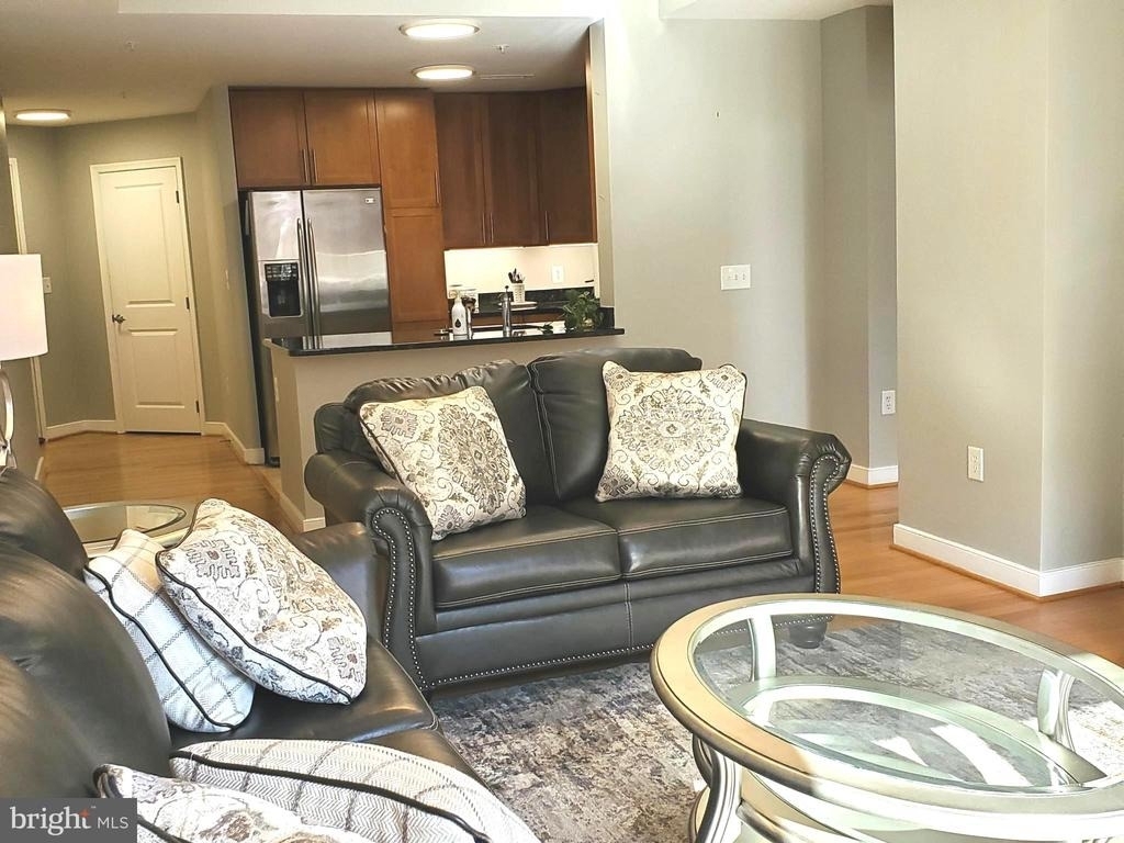 155 Potomac - Photo 6