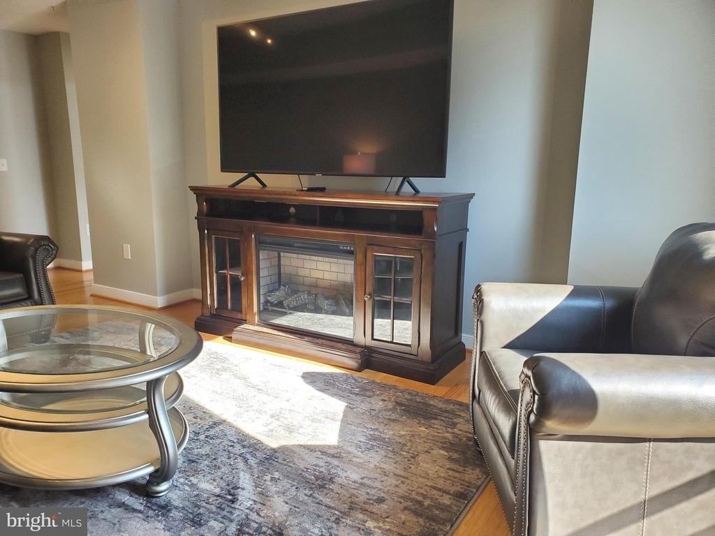 155 Potomac - Photo 13